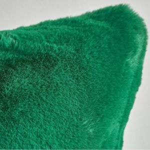 Sophie Pillow faux fur green